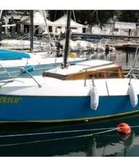 Barca a vela in legno