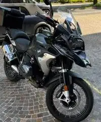 BMW R 1250 GS - total black con borse originali