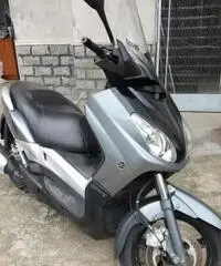 Yamaha xmax 250