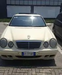 MERCEDES E 200 - 3