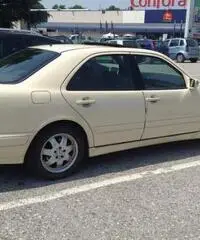 MERCEDES E 200 - 4