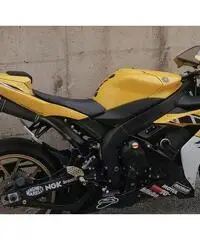 Yamaha r1 - 2