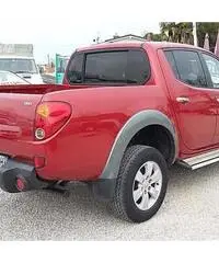 Mitsubishi l200 - 3