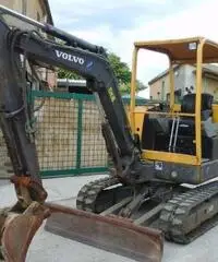 Mini escavatore volvo ec 25 anno 2006 25 quintali