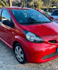 Toyota Aygo 1.0 12V VVT-i 5 porte Sol NEOPATENTATI - 2