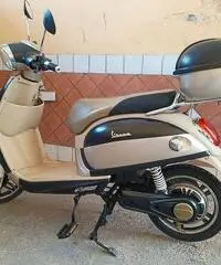 scooter elettrico da vetrina vedi foto bel modello vespa - 4