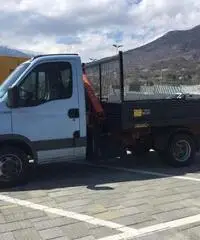 Autocarro Iveco Daily 35 con Gru e Ribaltabile