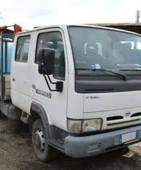 Autocarro Nissan doppia cabina