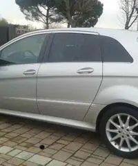 Mercedes B - 2