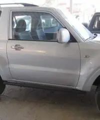 Mitsubishi pajero autocarro 4 posti - 2