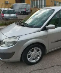 Renault Scenic 1.9 dCi/130CV Luxe - 4