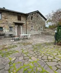 Casale in sassi risalente al 1500 con giardino - 13