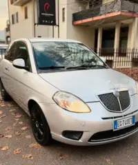 Lancia Ypsilon 1.2 69 CV Unyca x Neopatentati