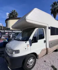 Camper pronto per partire full full porta moto