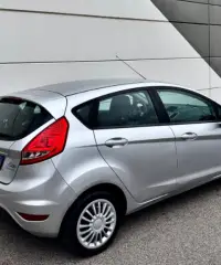 Ford Fiesta POCHI KM - 2