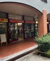 Negozio due vetrine