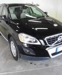 VOLVO XC60 2.4 D KINETIC AWD 163CV - Napoli