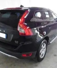 VOLVO XC60 2.4 D KINETIC AWD 163CV - Napoli - 2