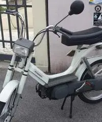 Piaggio ciclomotore Bravo di colore bianco del 1992