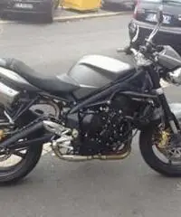 TRIUMPH STREET TRIPLE