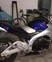 SUZUKI GSR IN BUONO STATO TRATTABILE