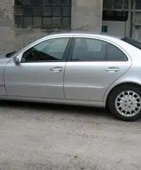 VENDO VETTURA MERCEDES E 220 CDI