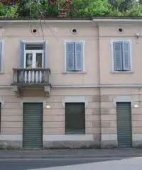 Casa indipendente di 10 locali in Vendita