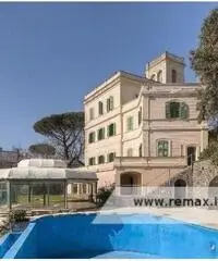 Castel Gandolfo -  Villa 9 locali € 1.950.000 T902 - 10