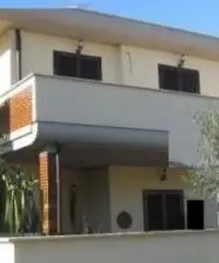 Lavinio-Lido di Enea: Vendita Villa in Via Miglioramento