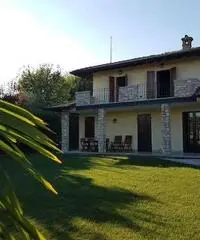 Moniga del Garda vendesi villa 5 vani 220 Mq