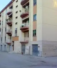 Vendita Quadrilocali in VIA GENOVA, 44