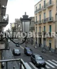 via Etnea zona borgo 4 vani+ammezzato in palazzo storico