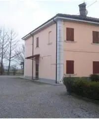 Vendita porzione di casa mq. 180 - Zona Santa Maria Codifiume - 2