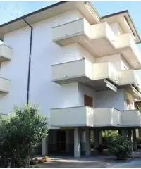 rif: 221 - Cervia, bilocale con balcone e posto auto vicino al mare