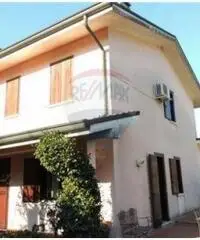 Vendita Casa indipendente in Viale dei Ciliegi - 9