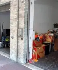 Rif: 21711222-3 - NUOVO SUL MERCATO - LOCALI COMMERCIALI ADIACENTI