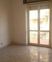 GIOIA TAURO VENDE: Appartamento in Via R. Margherita (zona c - 2