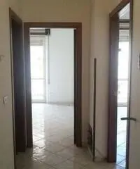 GIOIA TAURO VENDE: Appartamento in Via R. Margherita (zona c - 6