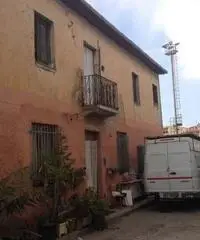 GIOIA TAURO VENDE: stabile in via Bengasi, 19 a due passi da