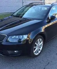 Skoda Octavia 2.0 TDI Elegance DSG - 5