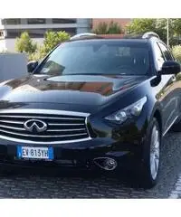 Infiniti FX30 black & white edition - 2