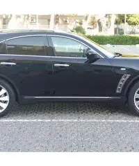 Infiniti FX30 black & white edition - 3