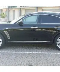 Infiniti FX30 black & white edition - 6