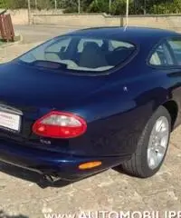 JAGUAR XK8 4.0i Coupé - 4