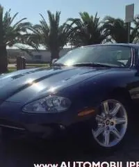 JAGUAR XK8 4.0i Coupé - 9