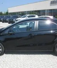 KIA Rio 1.1 CRDi 5p. Cool - 8