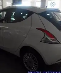 LANCIA Ypsilon 0.9 T.Air 85 CV 5 porte Metano Ecochic Silver - 3