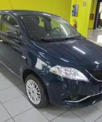 LANCIA Ypsilon 0.9 TwinAir 85 CV 5 porte Metano Ecochic Silver - 3