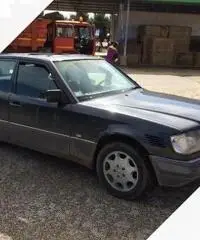 MERCEDES Serie E 250 TURBODIESEL - 2