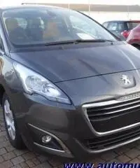 PEUGEOT 5008 1.6BlueHDi 120 S&S Business - 2